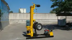 Hydraulic jack used for drilling